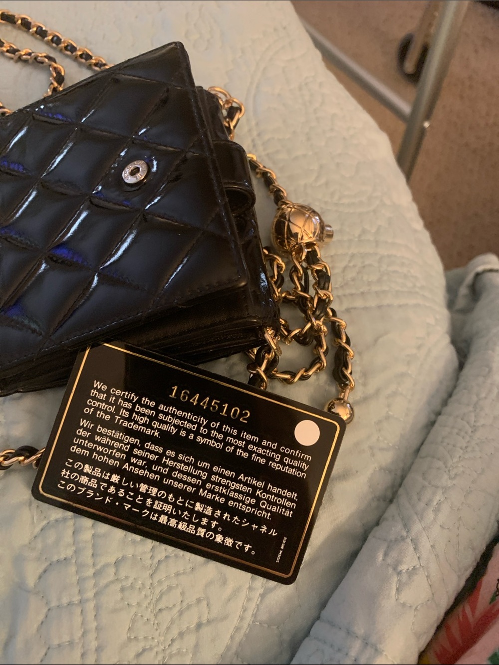 CHANEL Black Quilted Patent Leather Compact Wallet with Gold CC - Picture 4 of 15